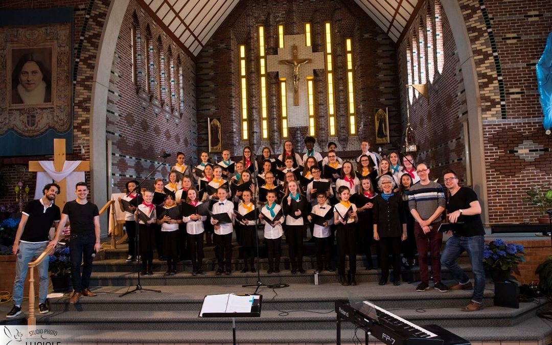 Les Petits Chanteurs de Beauport avec le groupe QW4RTZ, mai 2019